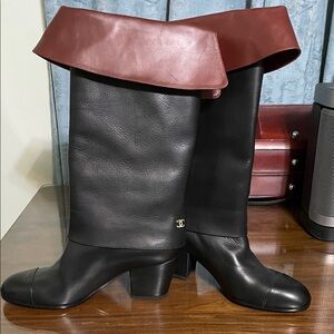 Like New CHANEL Black Leather Muskateer Boots with Brown fold Size 39 US 8.5-9